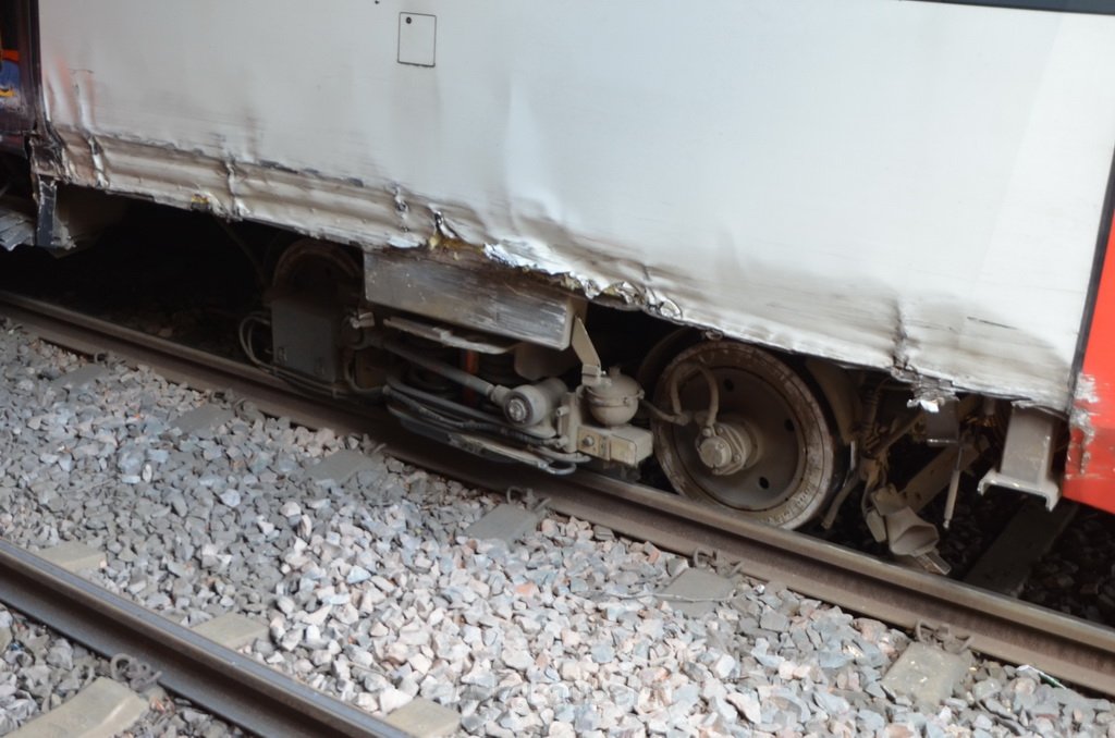 Unfall zwischen zwei KVB Bahnen Koeln Hoehenhaus Im Weidenbruch P112.JPG